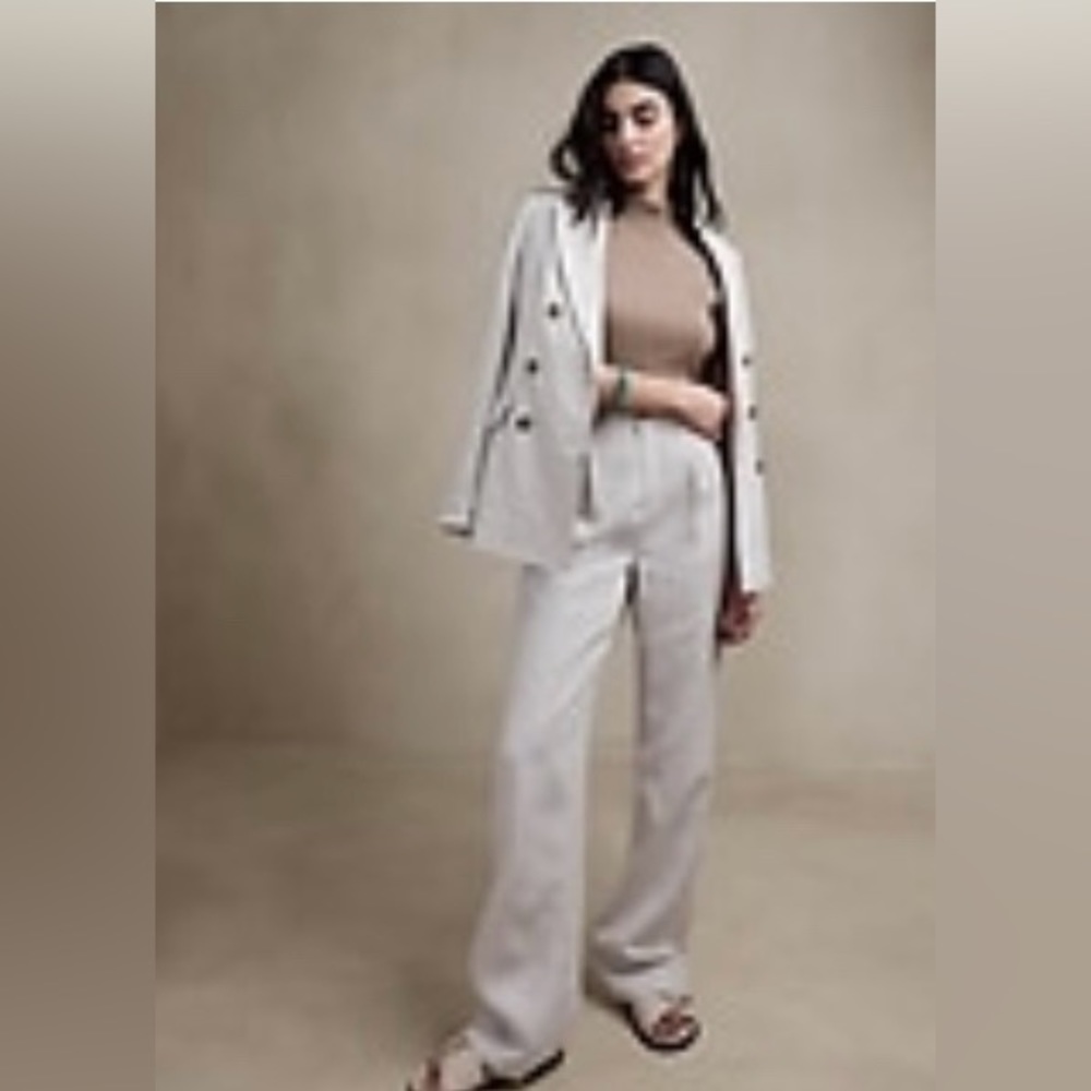 Banana Republic Palma Straight-Leg Linen
Pant
Color: Natural Linen Beige